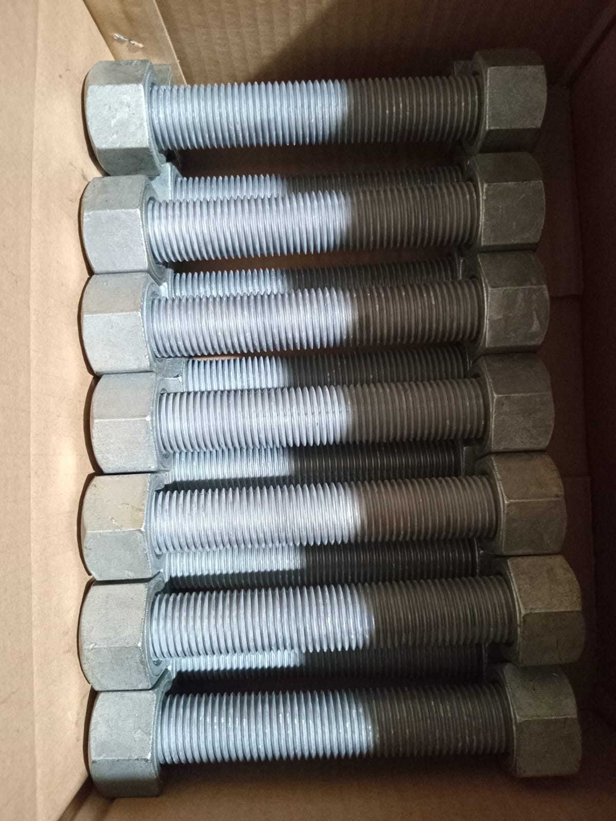 Metric ASTM A193 B7 stud bolts with A194 2H heavy hex nuts