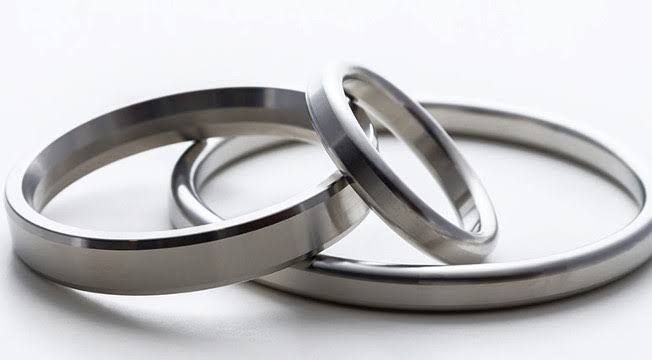 Metallic ring joint gaskets for high-pressure flanged connections